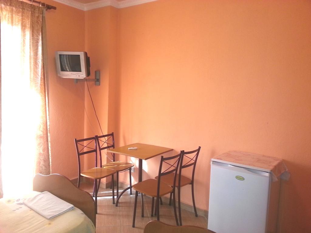 Hotel Palma Durrës Rum bild